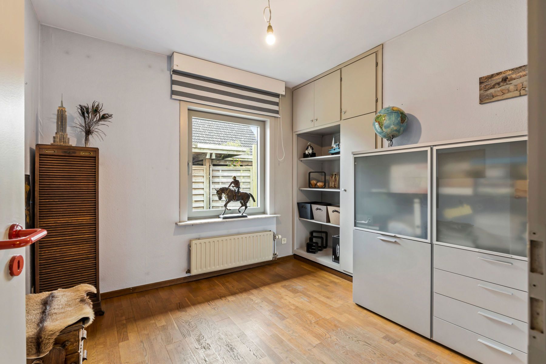 Instapklare bungalow met prachtige tuin, 4 slpks en garage foto 19