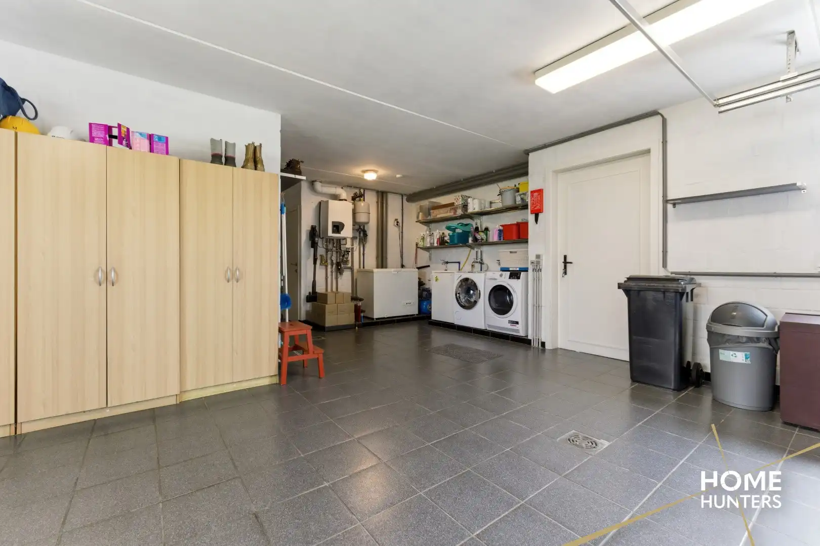 luxe villa met 4 slaapkamers, ruime tuin en een dubbele garage op een rustige locatie te Ieper foto 44