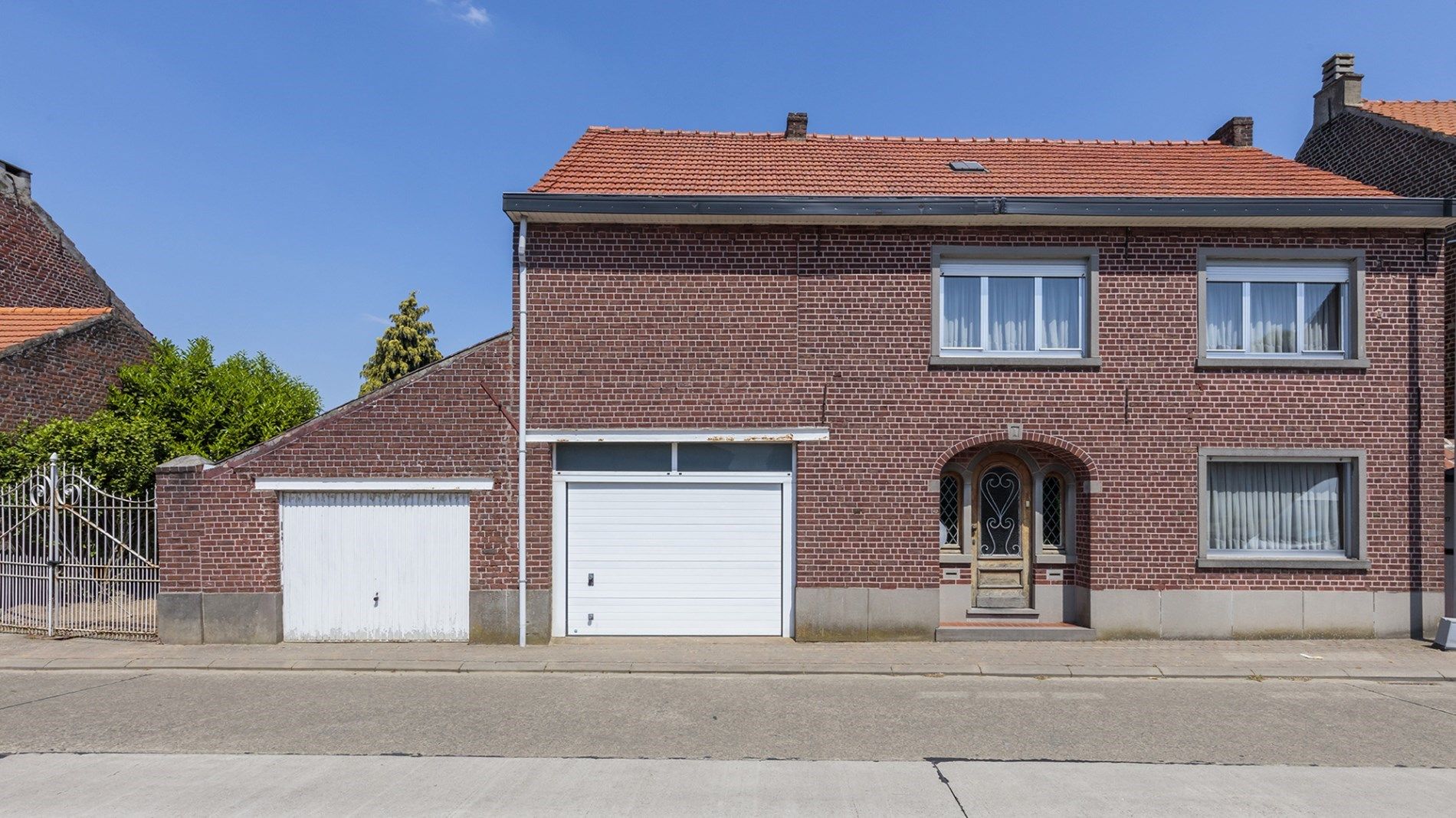 Woning,  opsplitsbaar in 2 woningen foto 1