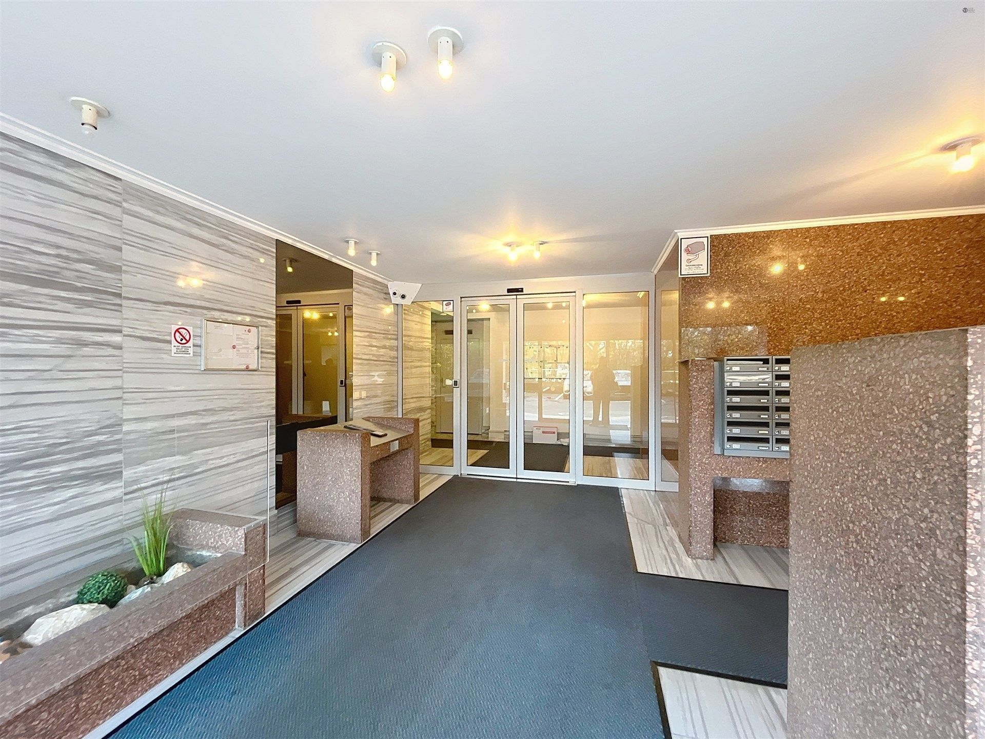 Instapklaar 1 slpk-appartement in centrum Sint-Niklaas foto 11