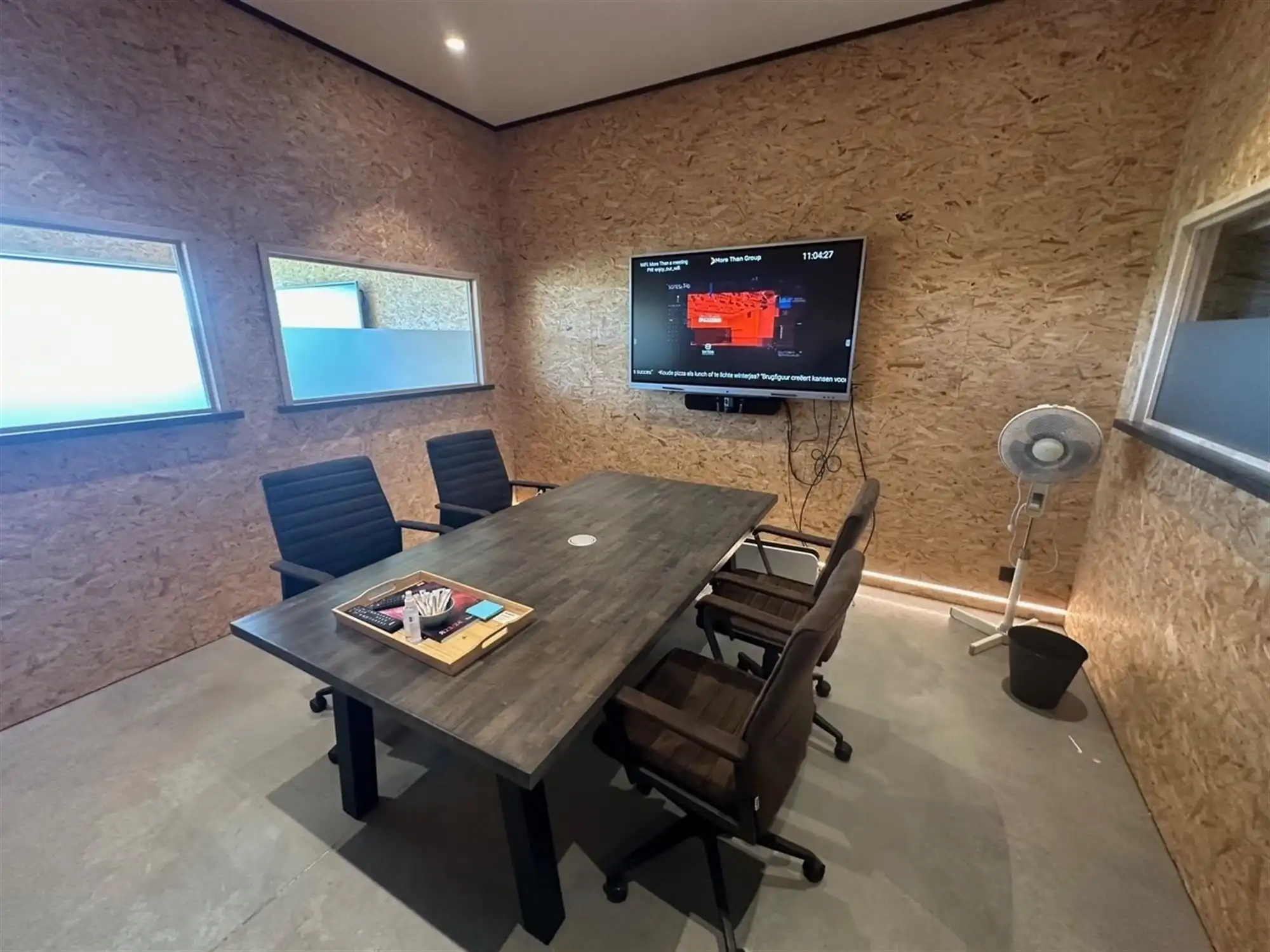 Kantoorruimte circa 150m² + gemene ontvangstruimte, keuken, vergaderzalen... foto 4