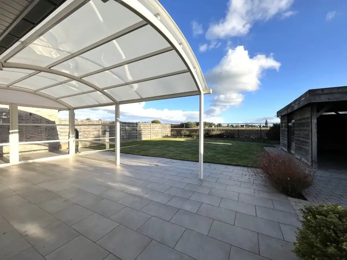 Oostnieuwkerke – Woning met 3 slaapkamers, tuin en carport foto 13