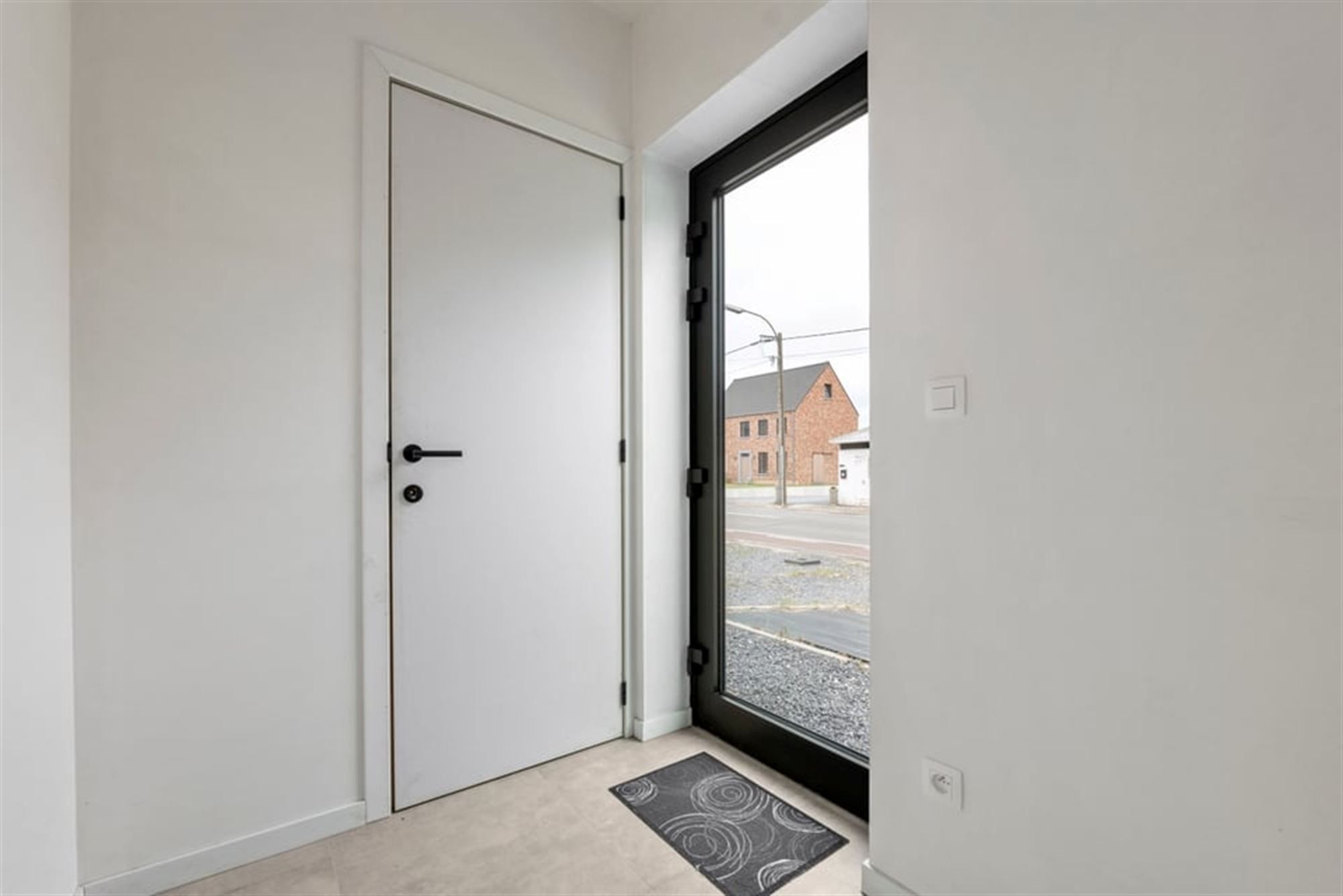 KNAPPE NIEUWBOUWWONING IN MODERNE STIJL  foto 13