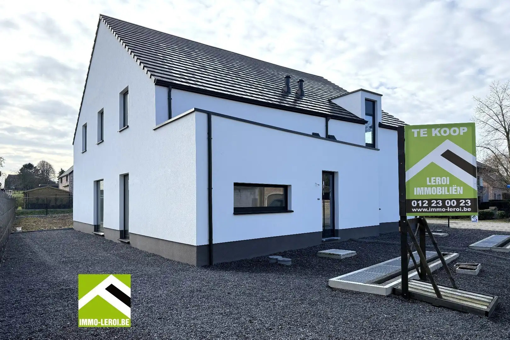 Nieuwbouwwoning op een rustige locatie in Tongeren-Piringen  foto {{pictureIndex}}