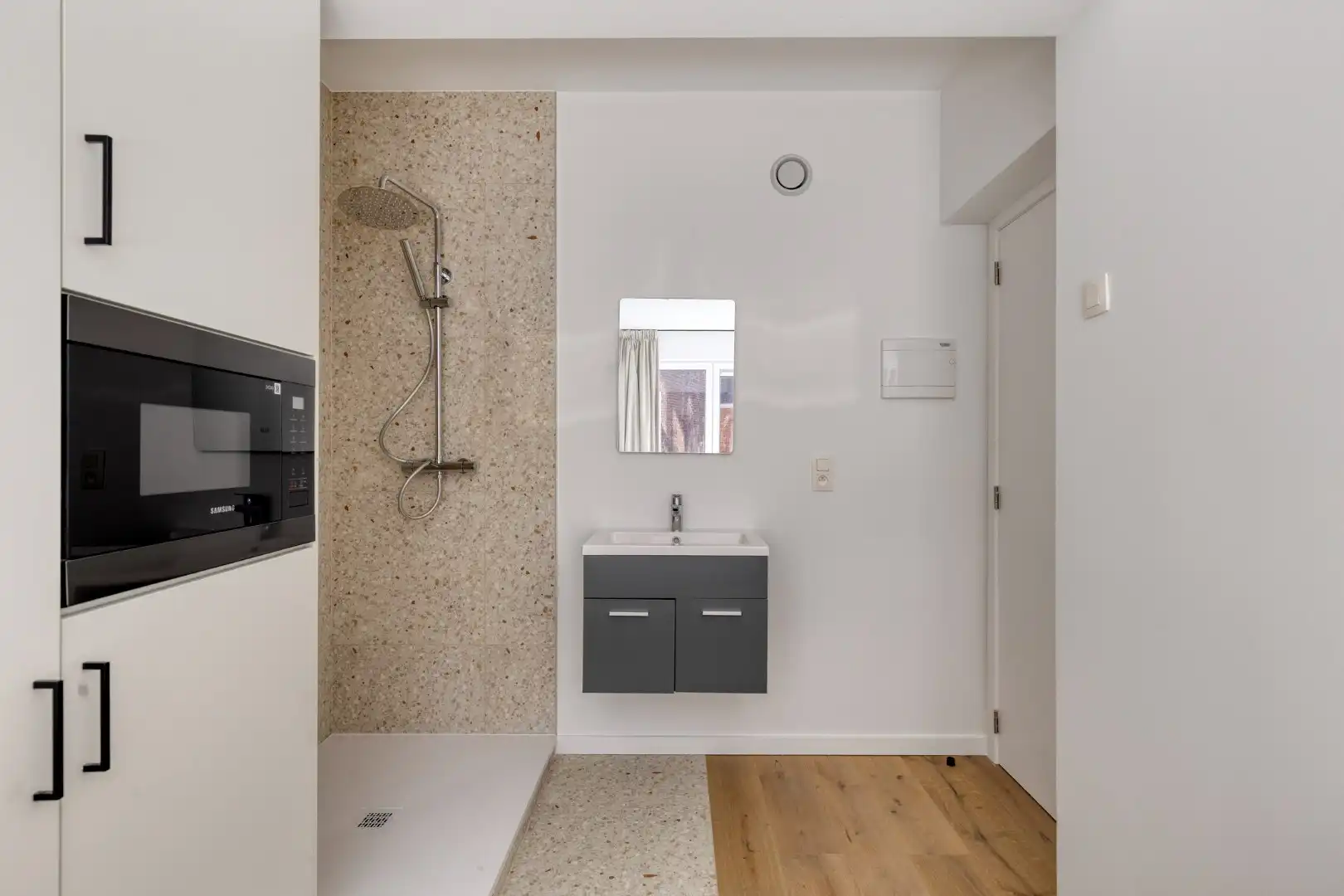 Volledig gerenoveerde studentenkamer in residentie met 15 studentenkamers en een 1slaapkamer appartement in hartje Leuven - EPC label A! foto 6