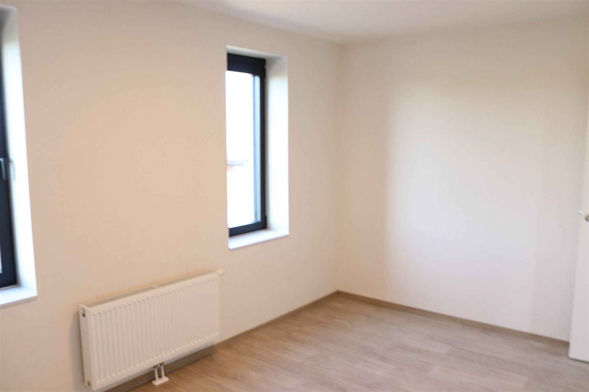 Ruime energiezuinige nieuwbouw woning op gunstige ligging. foto 17