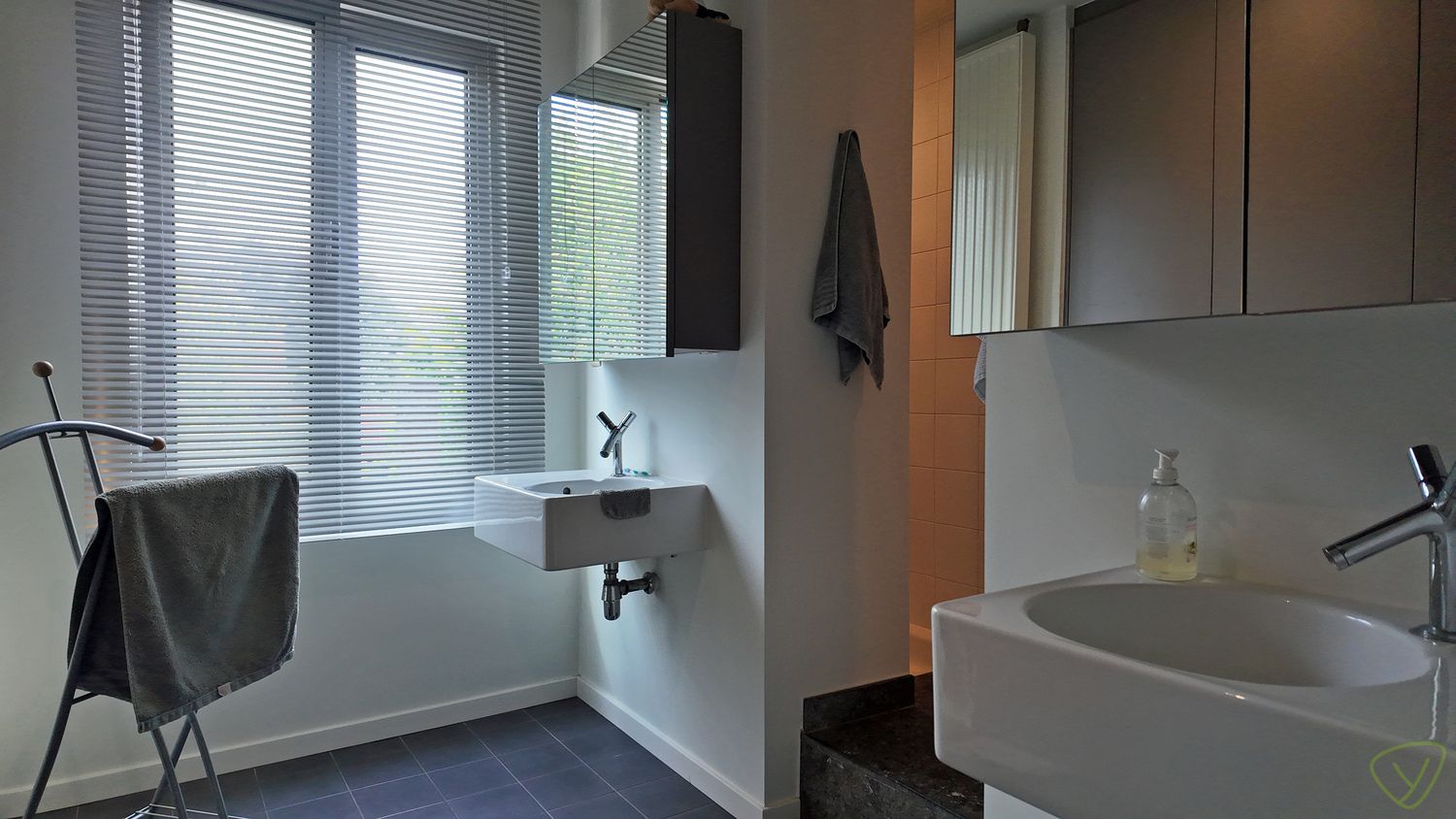 Uitzonderlijk afgewerkt duplex-appartement gelegen in het centrum van Eeklo! foto 13