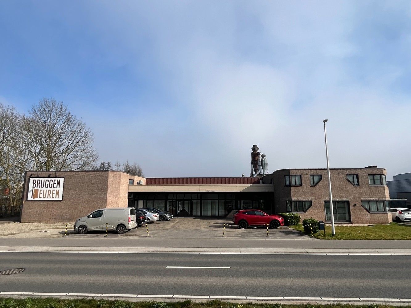 Bedrijfsgebouw met woning foto 2
