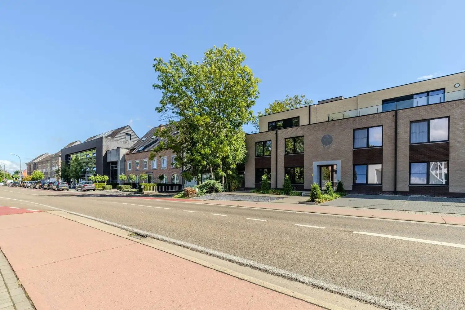 Stijlvol gelijkvloers 2-slaapkamerappartement met 2 badkamers, ruim terras en stadstuin in Lanaken foto 26