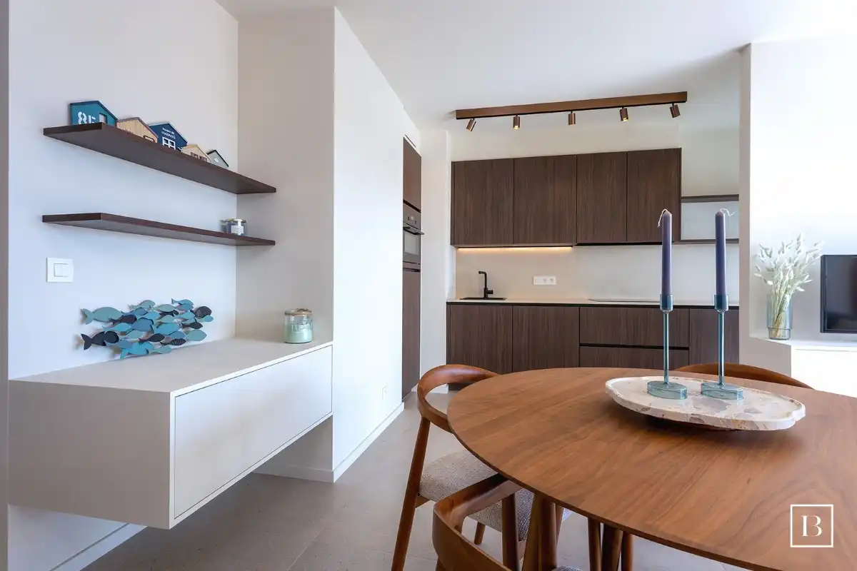 Hoogwaardig gerenoveerd appartement nabij de zeedijk foto 8
