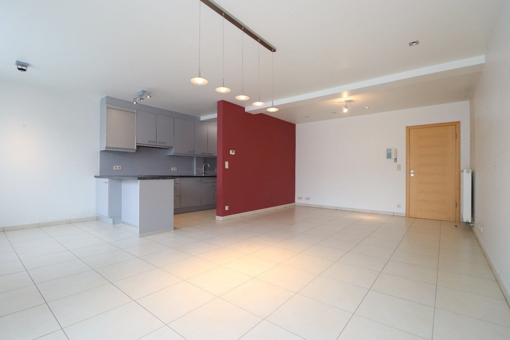 Gelijkvloers appartement met garage foto {{pictureIndex}}