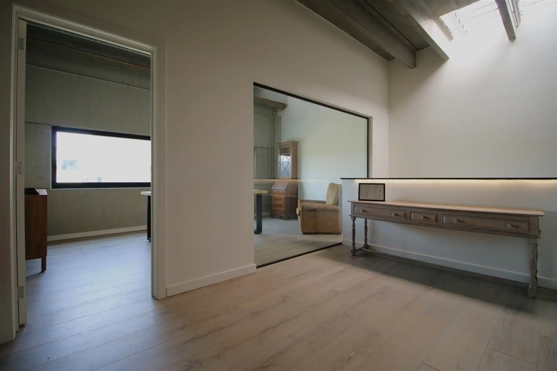 Ingerichte KMO-unit met burelen en magazijnen foto 25