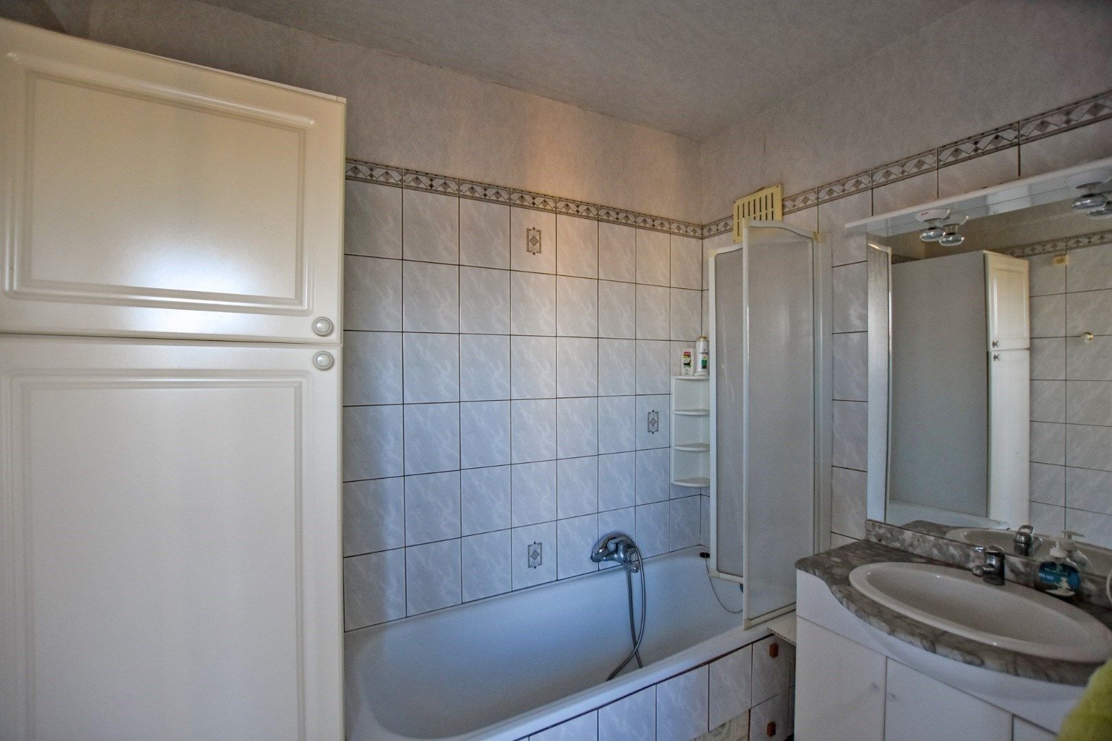 Te renoveren appartementsgebouw op 300m van de zee te Koksijde.  foto 14