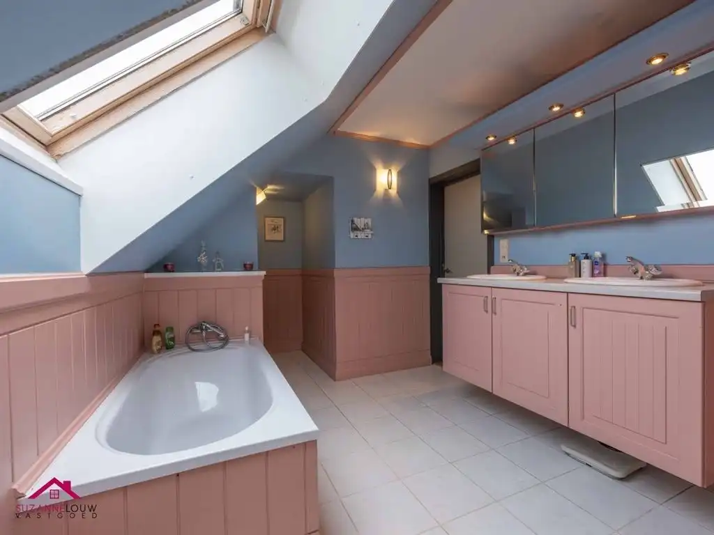 Verrassend ruime en gezellige, instapklare vrijstaande woning met paardenstal foto 32