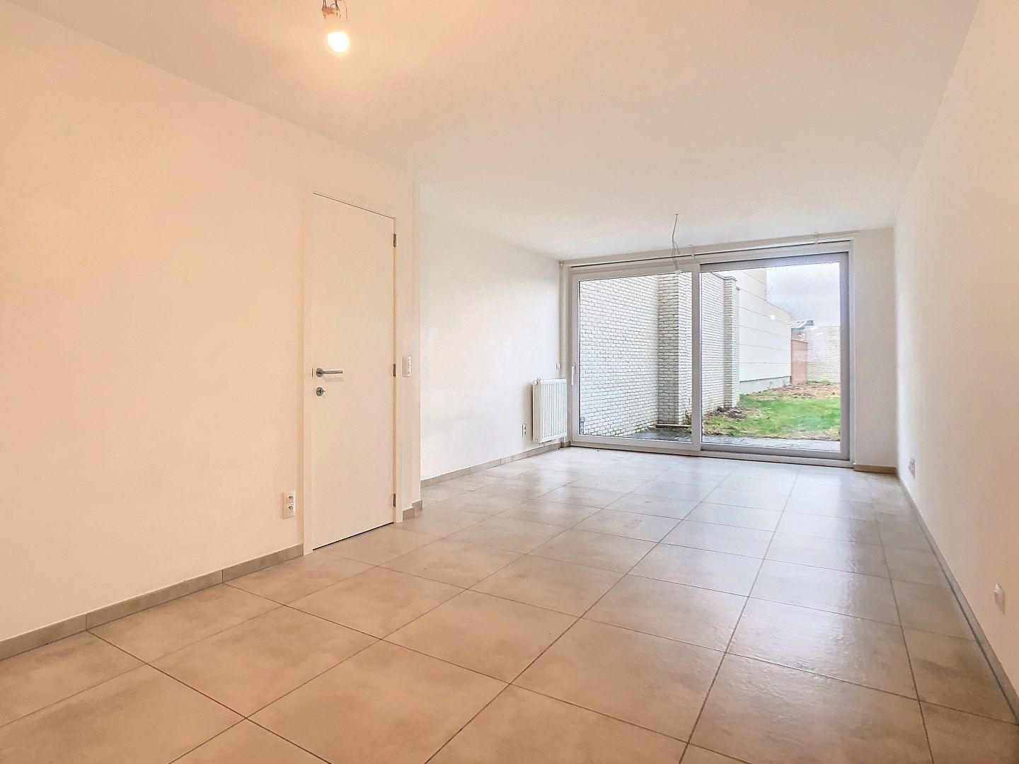 Recente woning te huur met 3 slaapkamers , tuin, garage en 2 parkeerplaatsen ! foto 3