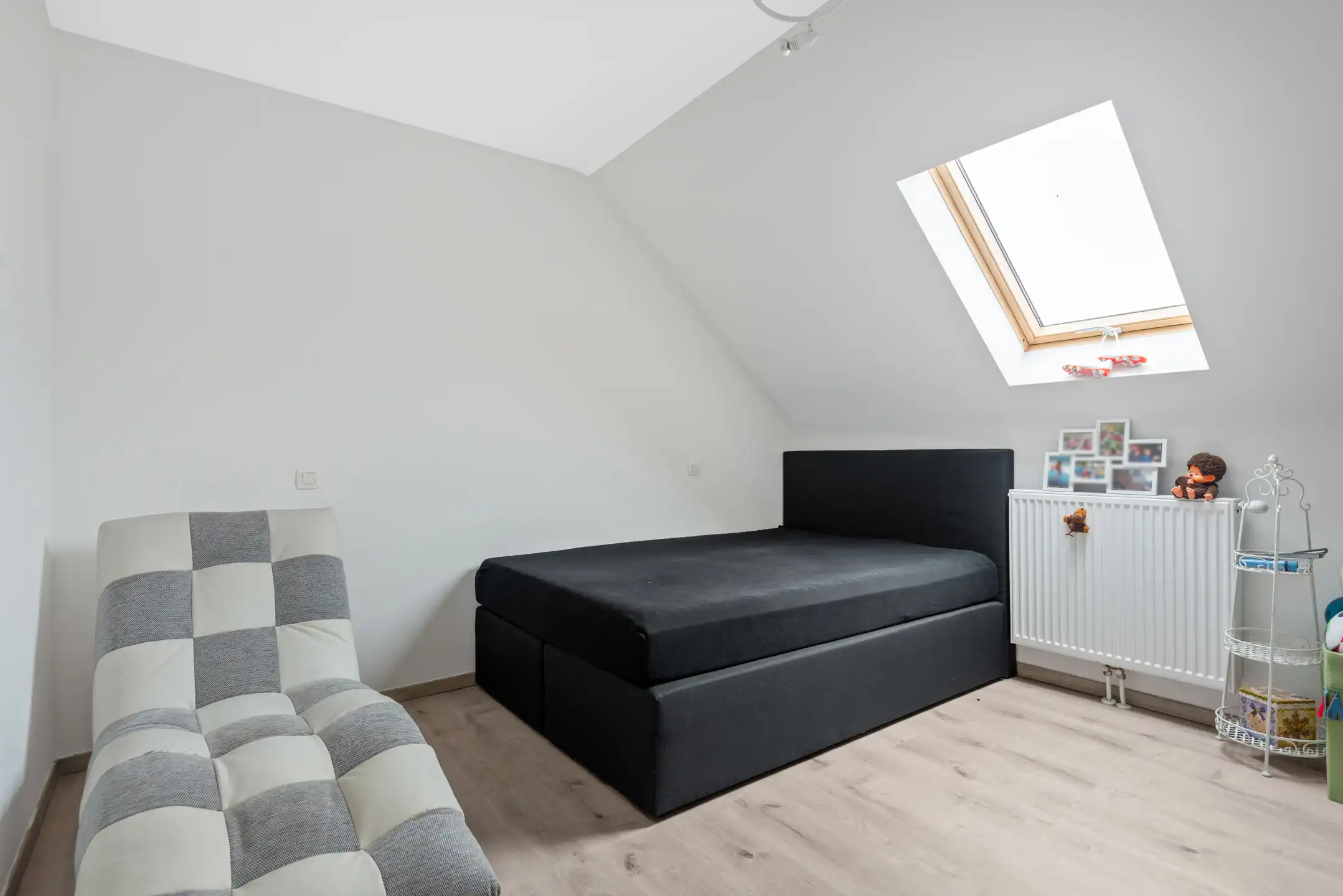 Recente woning met drie slaapkamers, tuintje en staanplaats foto 14