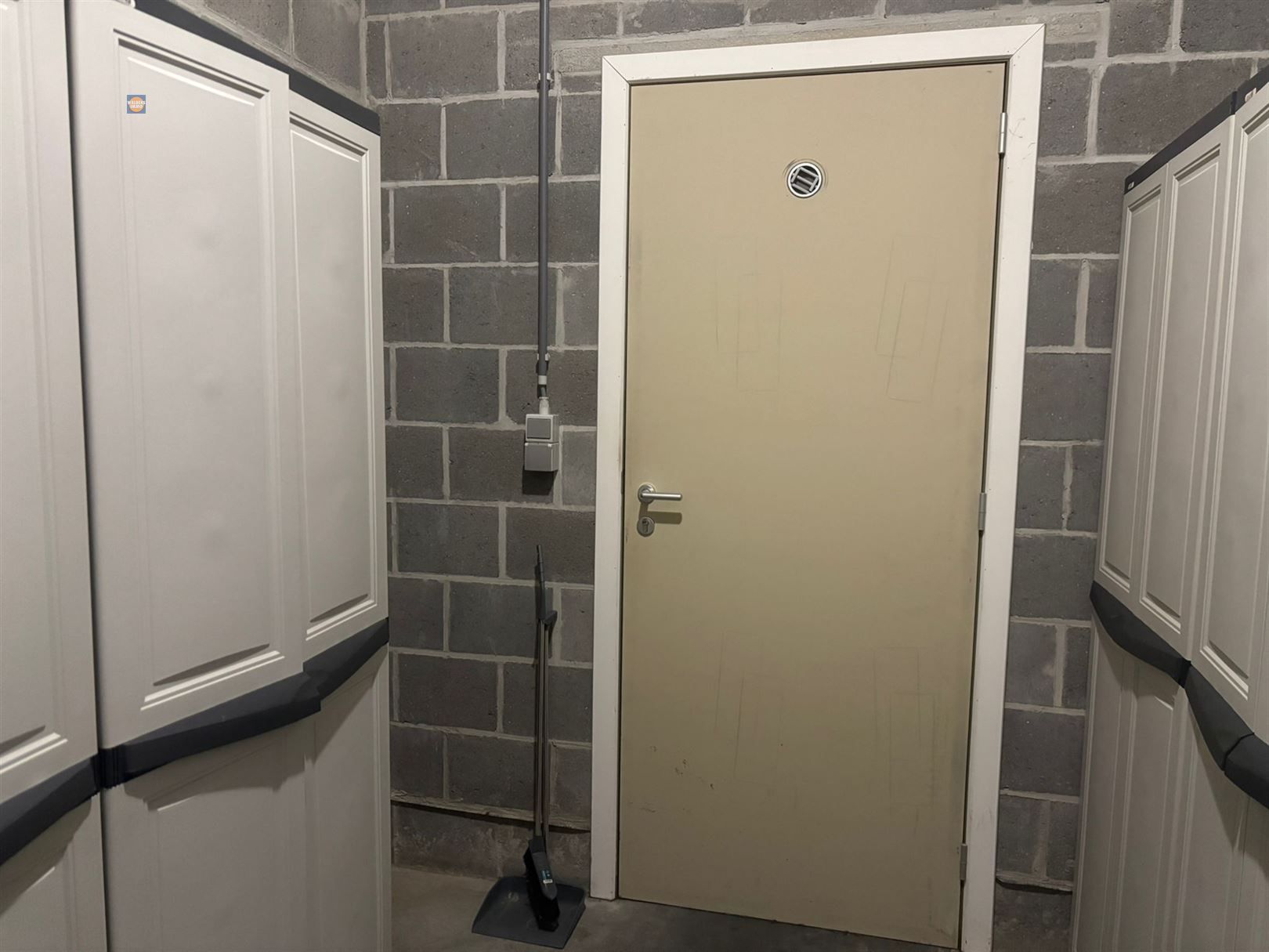 Ondergrondse staanplaats met ruime berging te koop foto 7