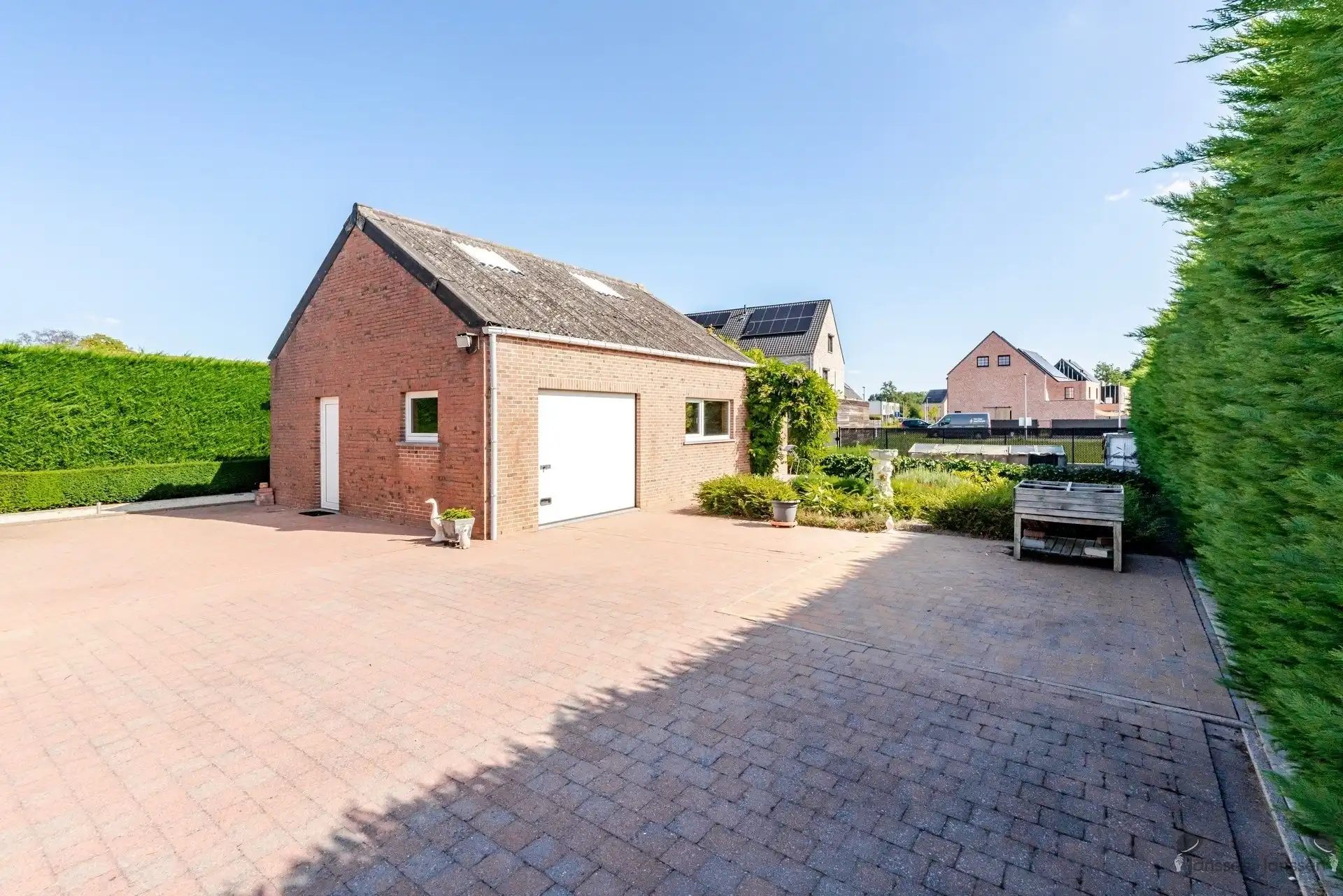 Ruime gezinswoning met extra werkplaats/atelier foto 23