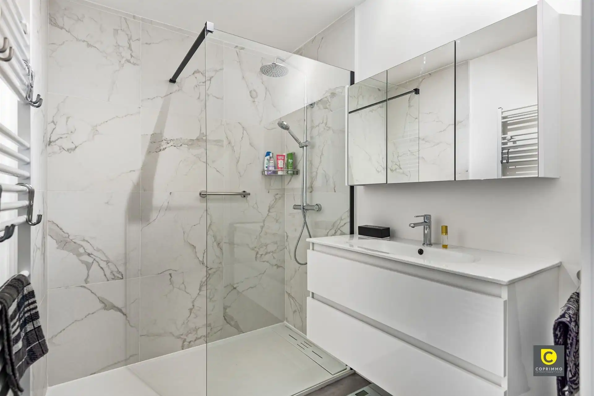 Recent gerenoveerd 2 slpk app met airco en terras! foto 11