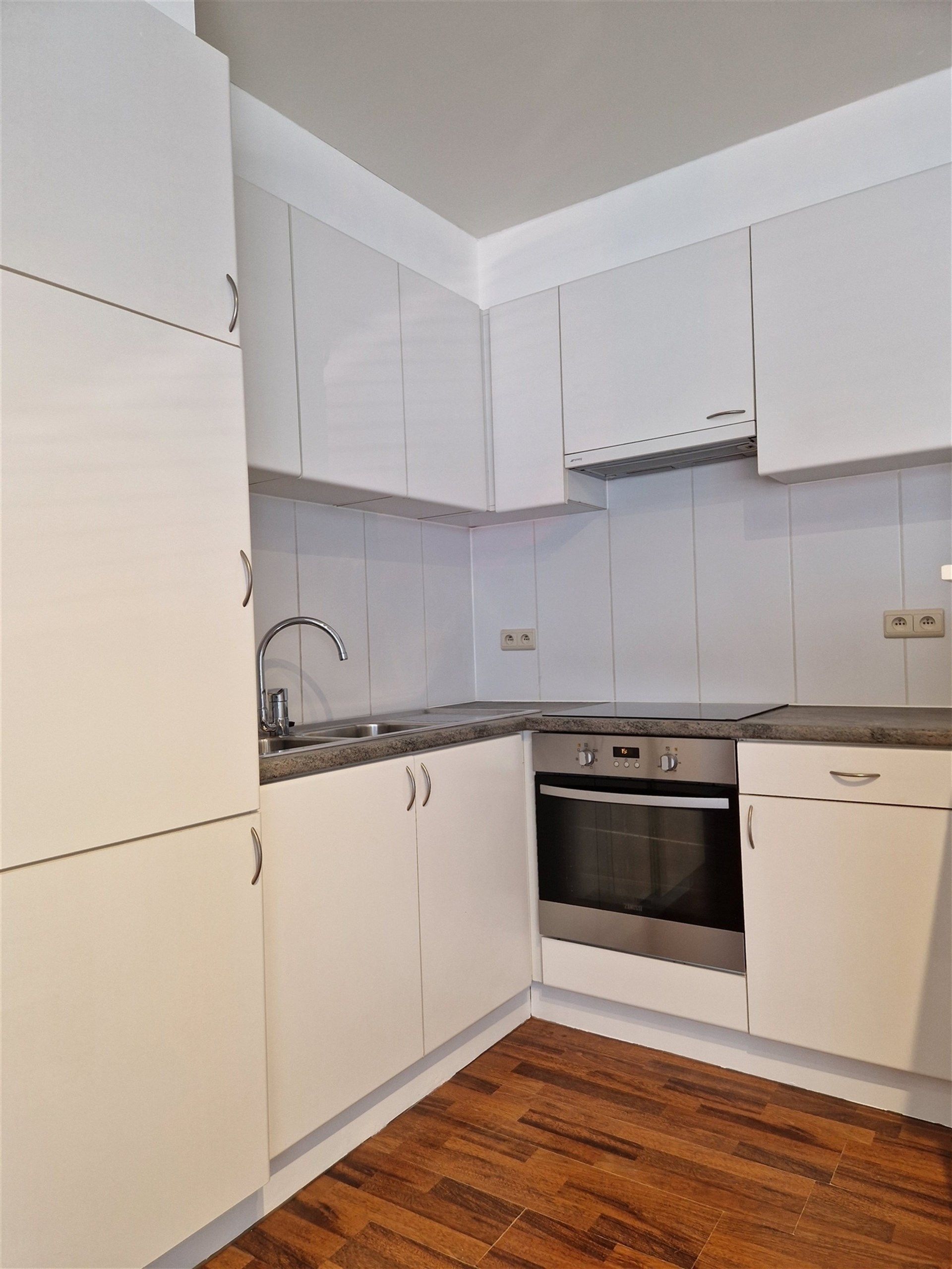 Centraal gelegen instapklaar 2 slaapkamer appartement foto 11