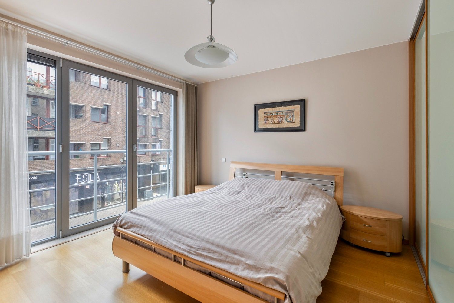 Ruim en stijlvol appartement met 2 slaapkamers, terras en 1 parkeerplaats foto 10