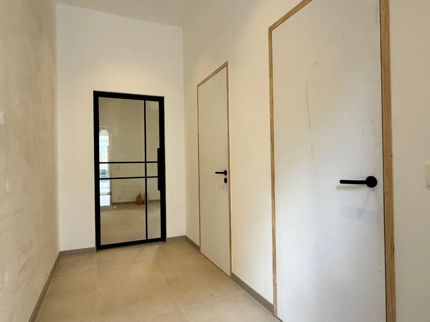 Grote vernieuwde woning met 4 kamers, uitweg en veel ruimte foto 22