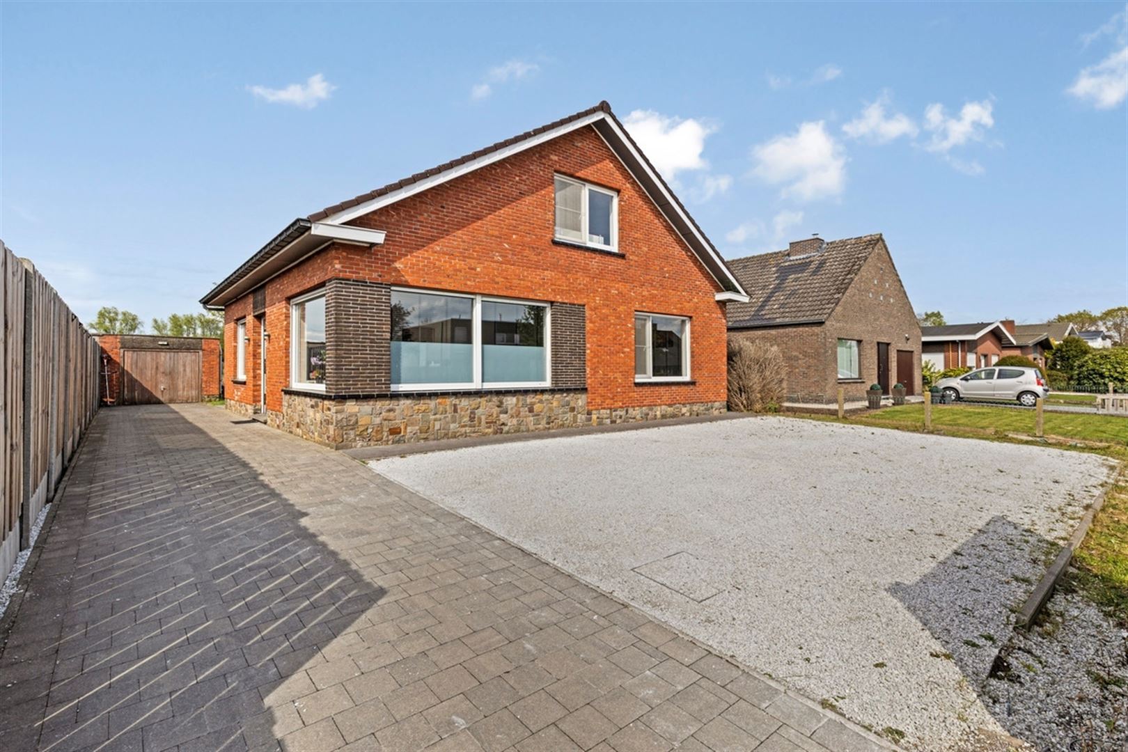 Instapklare open bebouwing op 480 m² met 3 slaapkamers en 2 badkamers. foto 2