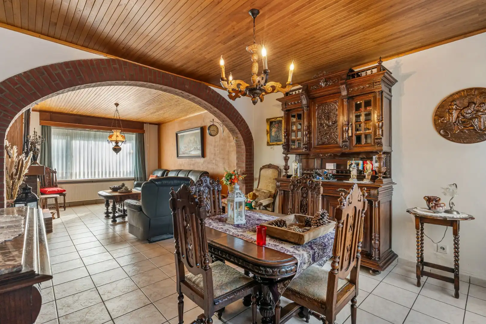 Halfvrijstaande gezinswoning met veel mogelijkheden op een perceel van 8are!  foto 9