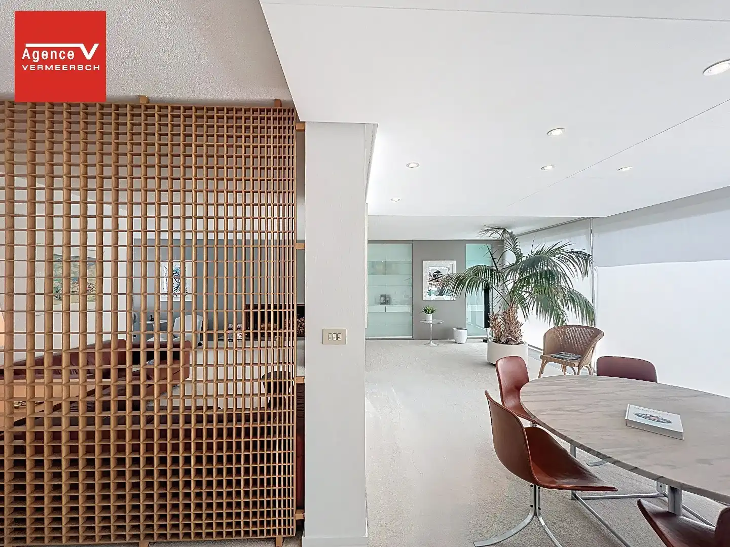 Architecturale penthouse met gevelbrede terrassen voor- én achteraan op tweede lijn van Zee.  foto {{pictureIndex}}