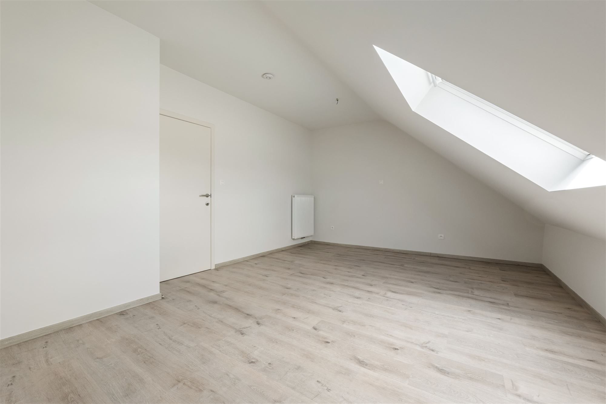 KNAP APPARTEMENT MET 3 SLKS EN STAANPLAATS IN LANDEN  foto 22