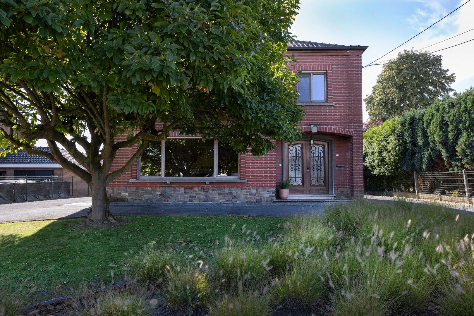 Verder te renoveren ruime & lichtrijke villa op 1386 m². foto 2