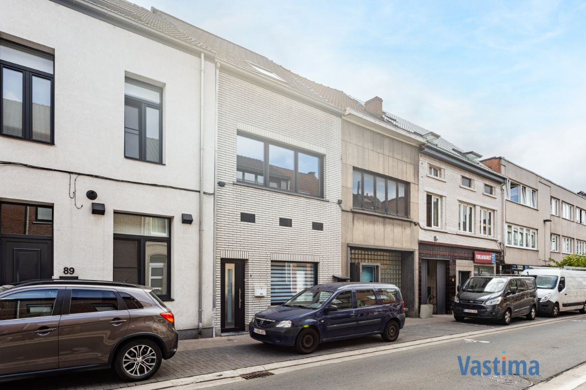 Volledig gerenoveerde rijwoning met 3 slaapkamers nabij centrum Aalst foto 2