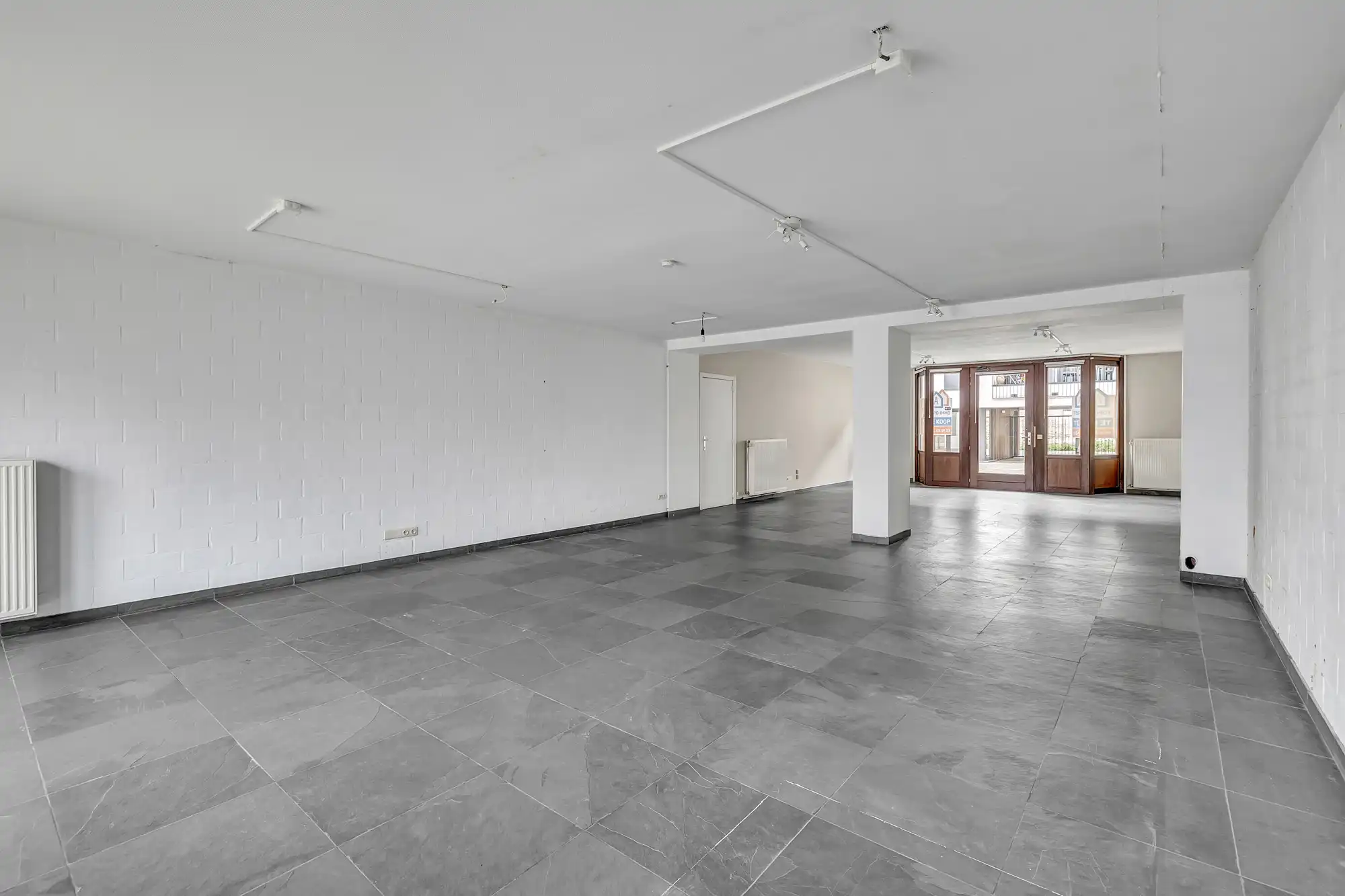 Veelzijdige handelsruimte op centrale ligging met garagebox foto 7