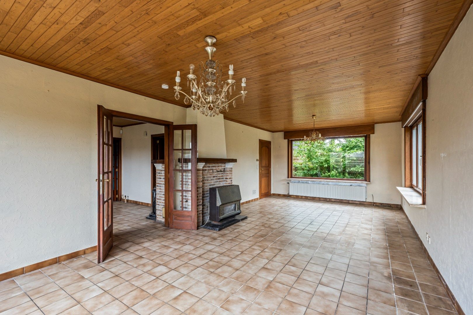 Woning met 3 slaapkamers, ruime garage en tuin op 662m². foto 5