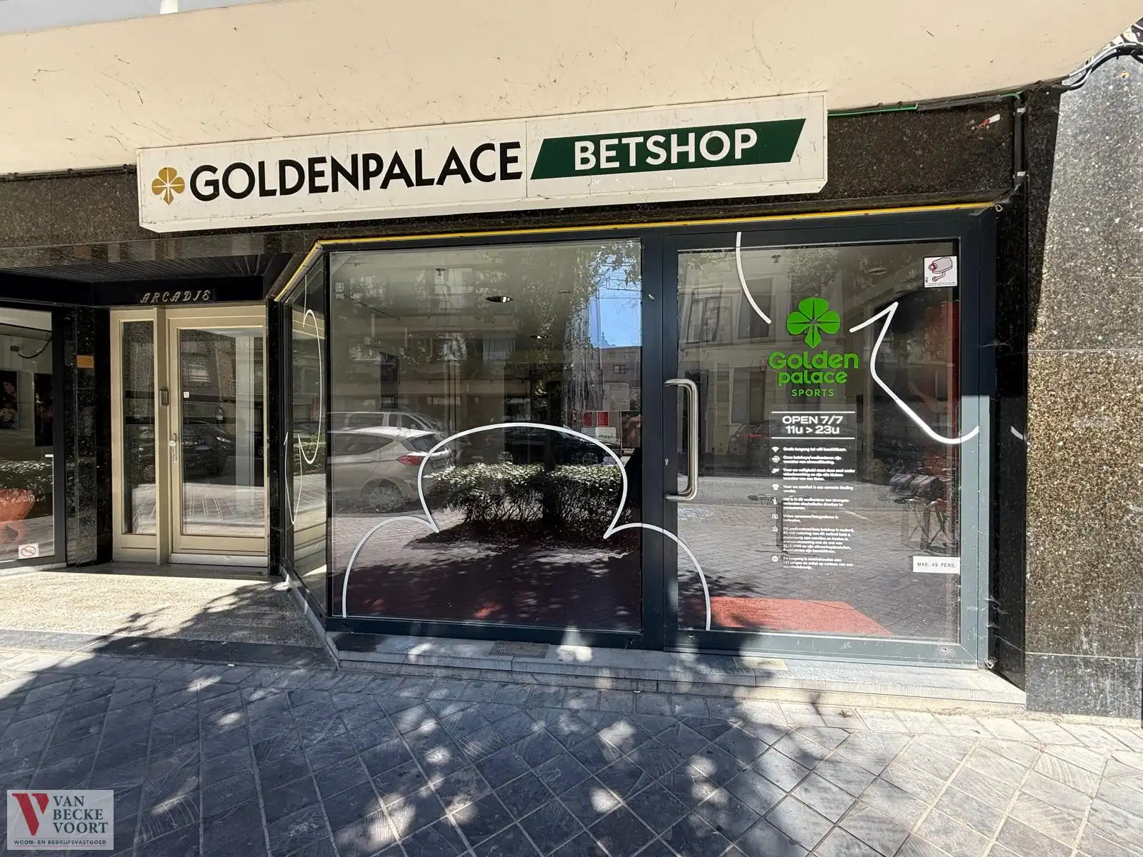 Commercieel te huur Rogierlaan 40 - 8400 Oostende