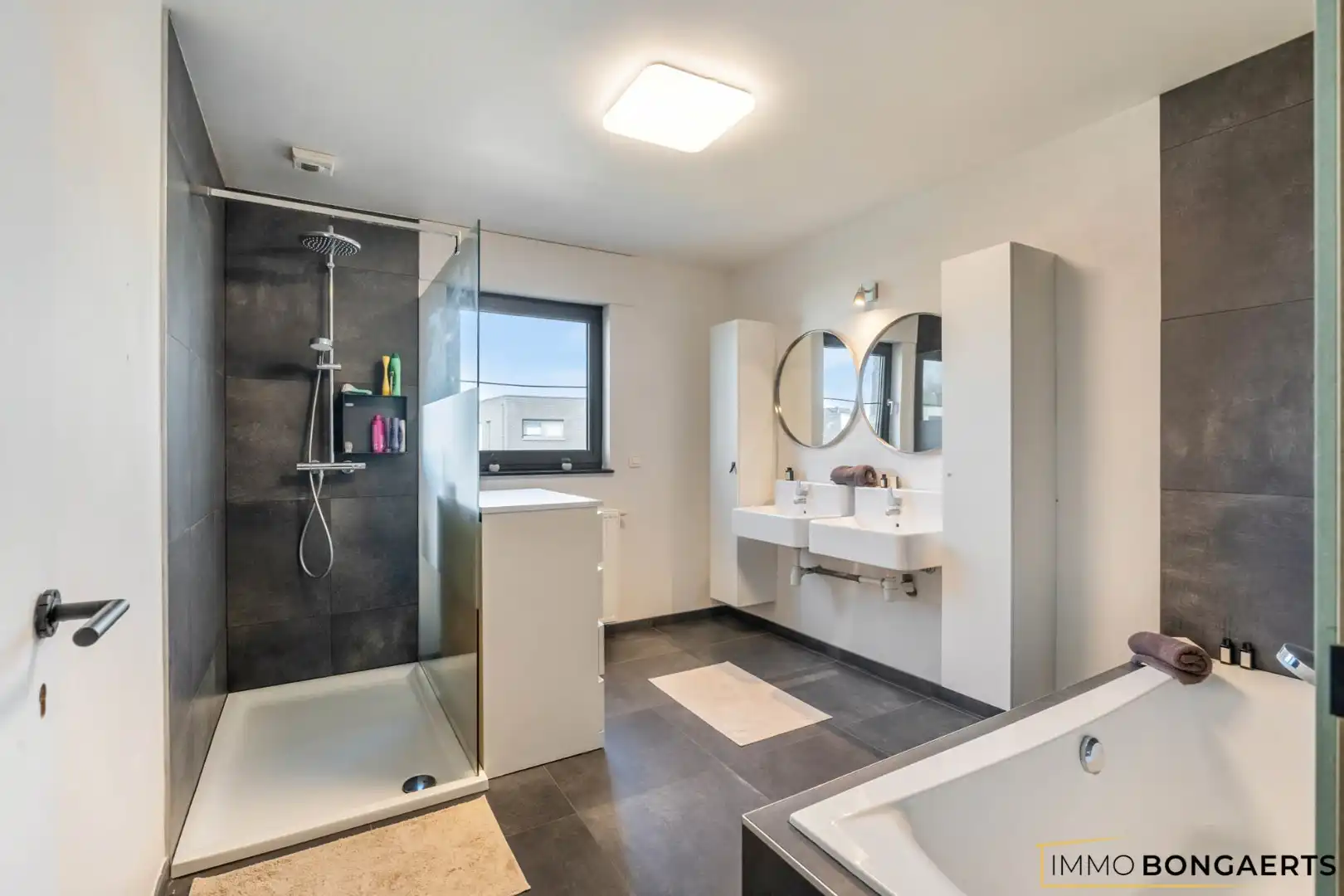 Energiezuinige woning met zwembad op rustige ligging in As foto 16