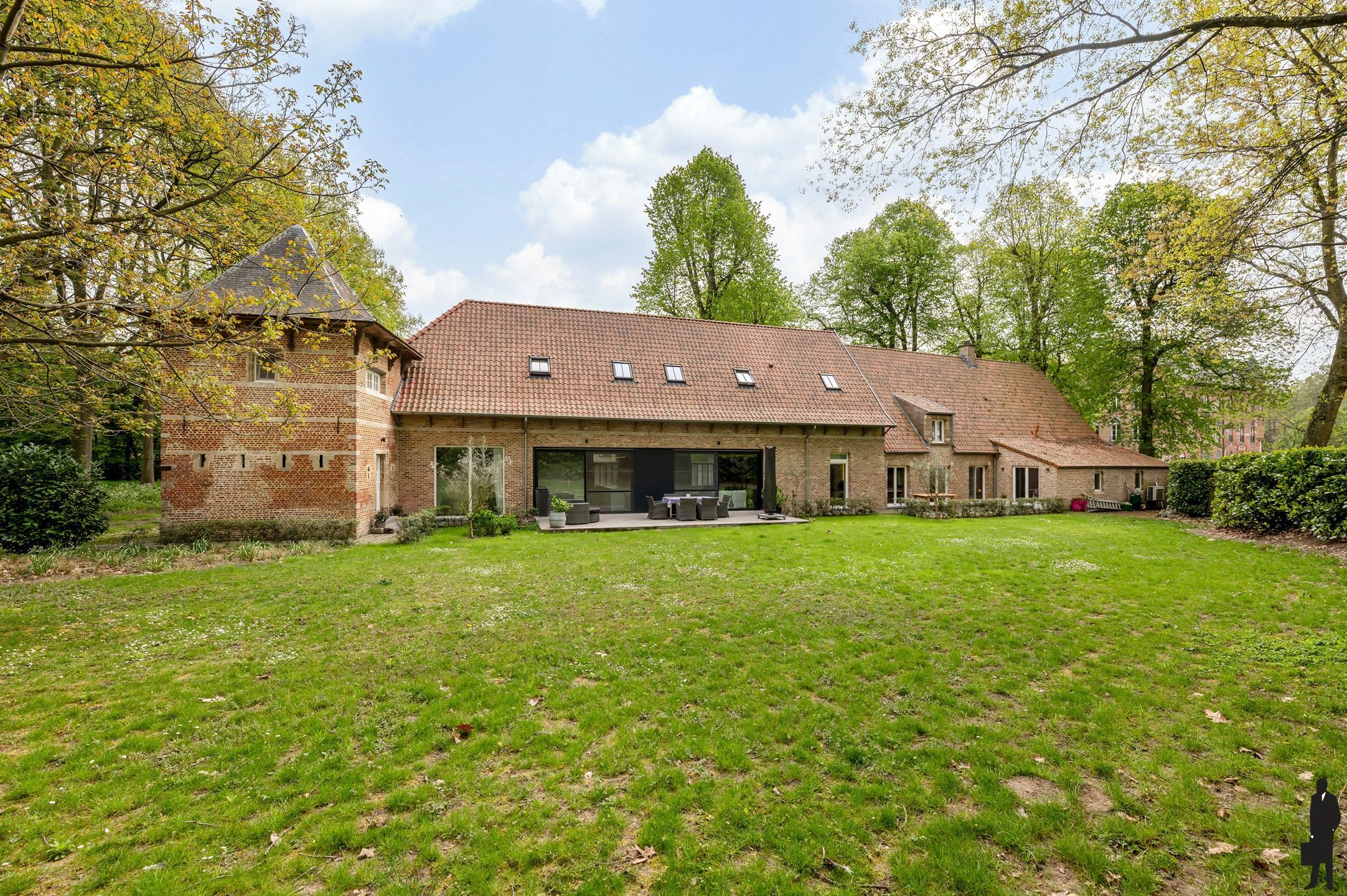 Uitzonderlijk kasteelhoeve in het park van Kasteel Wissekerke. foto 53
