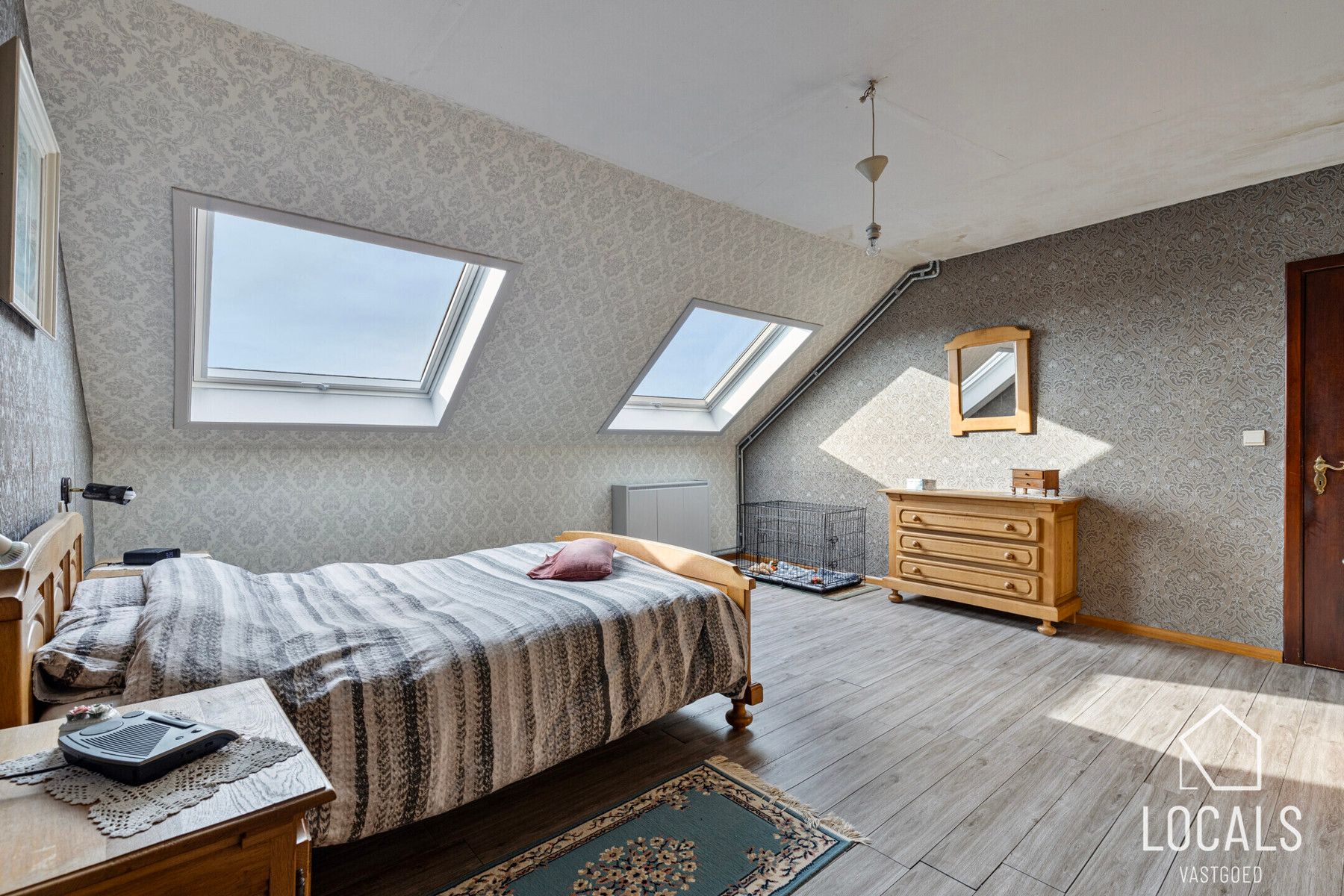 Ruime woning met 5 kamers, 2 garages en prachtig uitzicht foto 12
