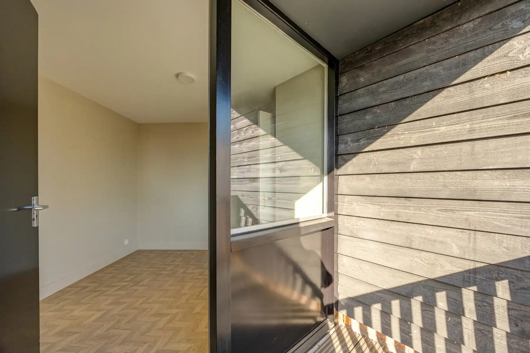 Kwalitatief gerenoveerd appartement op gegeerde locatie! foto 6