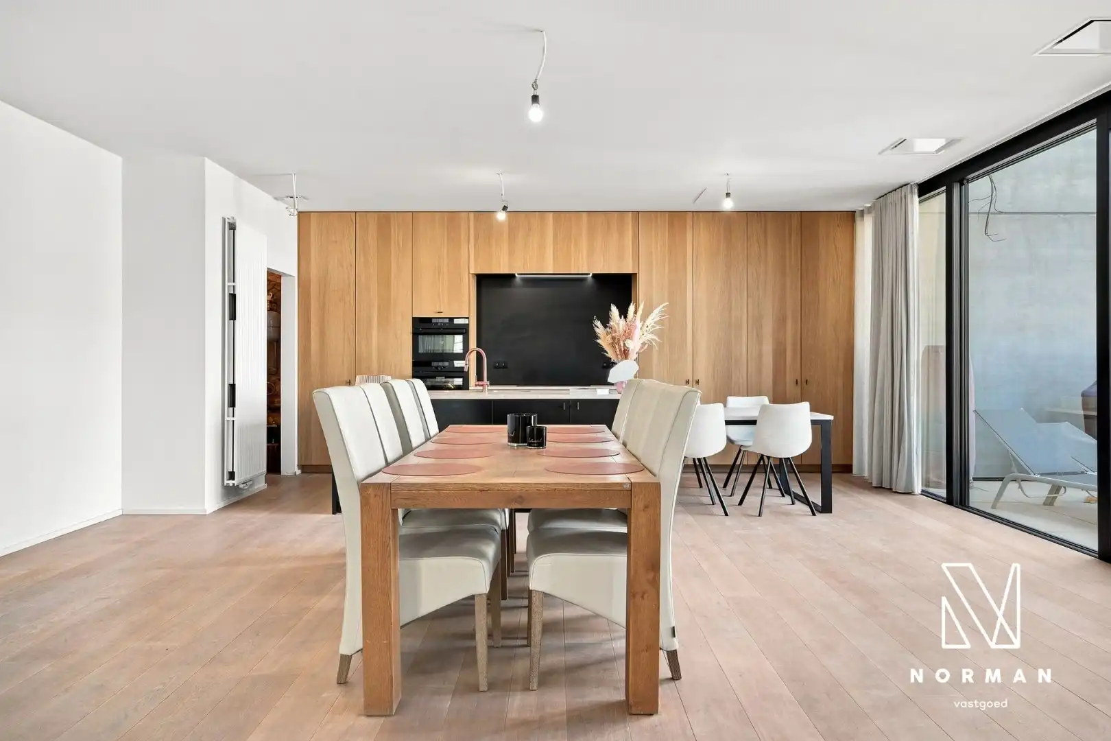 Bedrijfswoning op 1186 m² met luxueuze woonst. foto 19