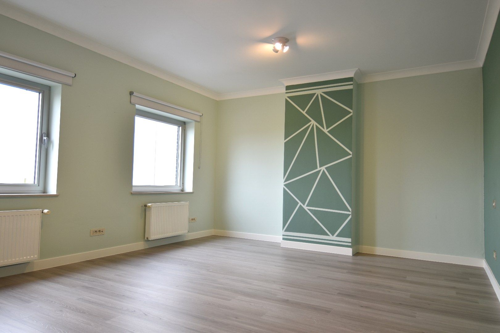 Vernieuwde eigendom met garage, tuin en topligging te koop aan de rand van Gullegem foto 11