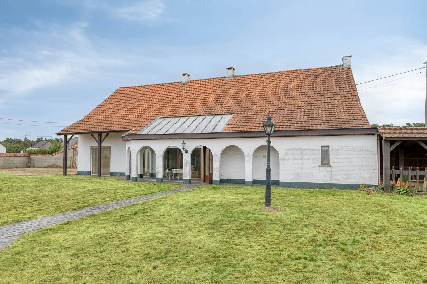 Te renoveren hoeve te koop in Lichtaart op ruim perceel foto 5