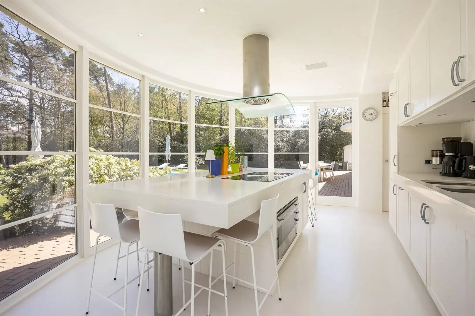 Exclusieve architectenvilla met zwembad in de prestigieuze Bellemondwijk foto 5