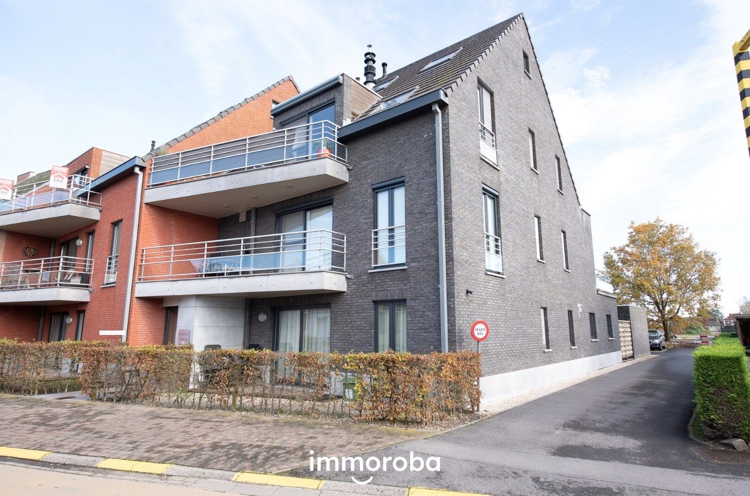 Volledig instapklaar gelijkvloers appartement met tuintje TE HUUR! foto {{pictureIndex}}