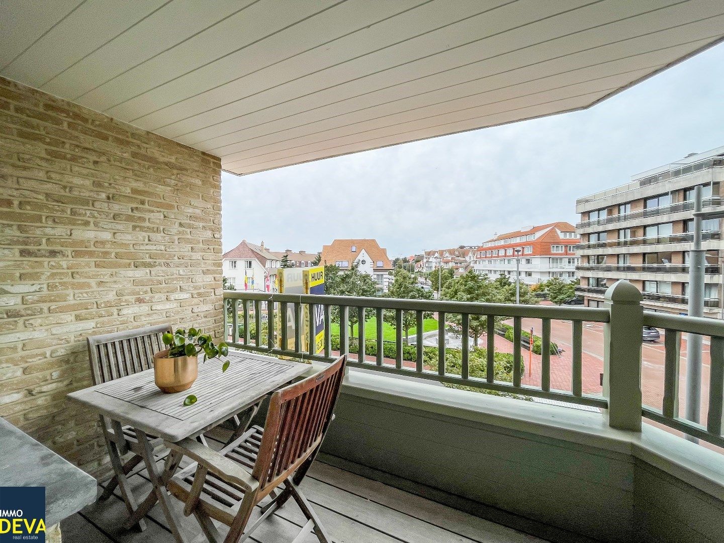 Zonnig hoekappartement gelegen op de Koningslaan met open zicht , nabij het Rubensplein en de Zeedijk. Inpandige parking.  foto 3