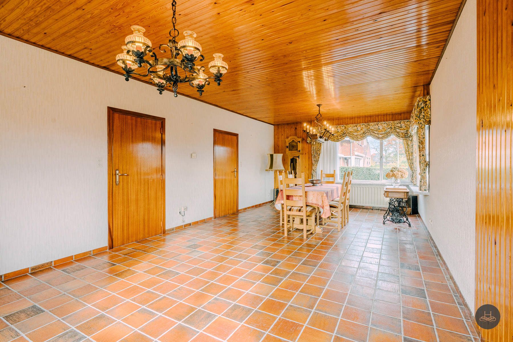 Ruime gezinswoning met garage en tuin op toplocatie foto 6