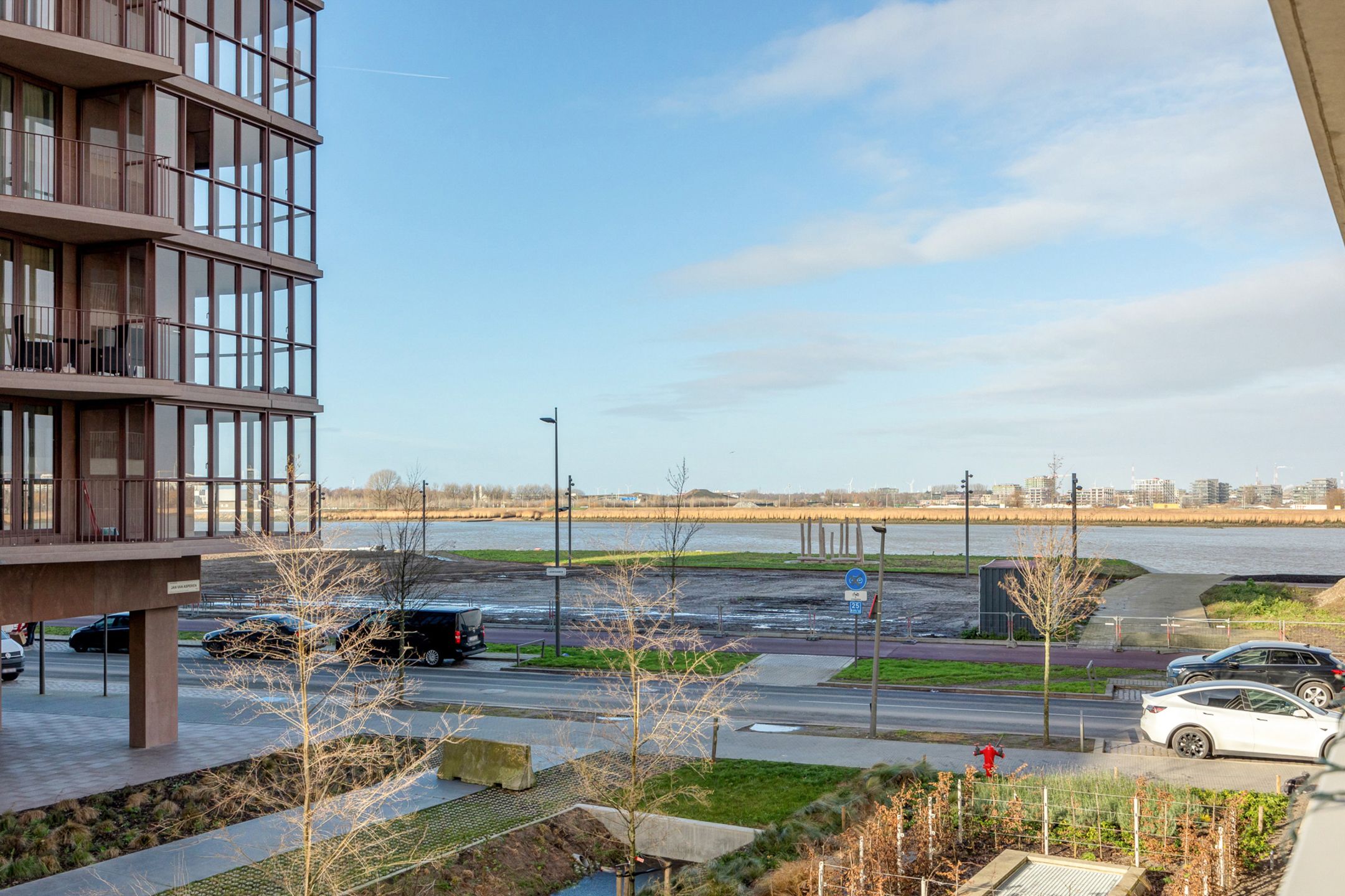 ANTWERPEN-ZUID  - Twee slaapkamer appartement met ruime terrassen foto {{pictureIndex}}