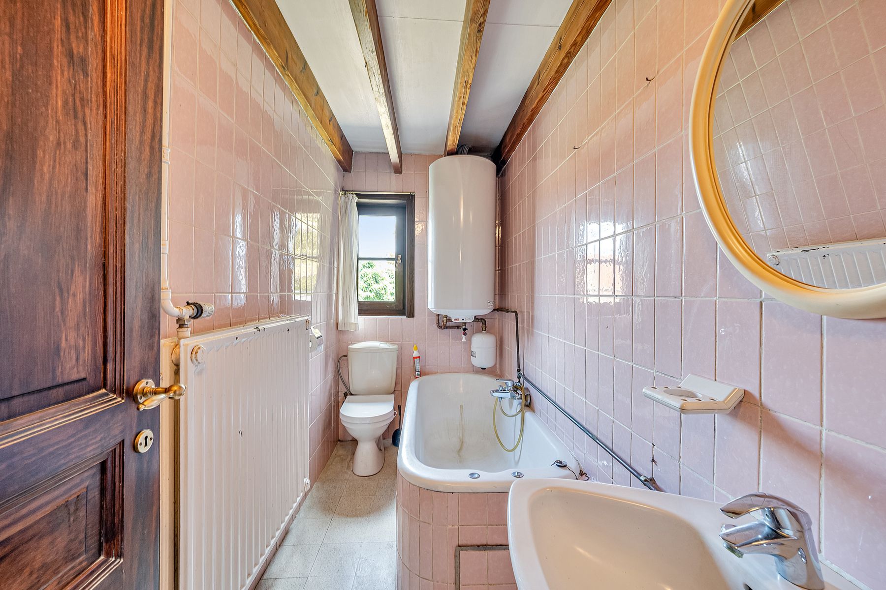 Landelijk gelegen renovatieproject met prachtig uitzicht  foto 18