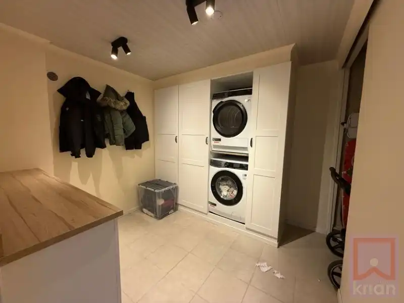 Instapklare gerenoveerde woning met 4 slaapkamers, zonnepanelen en thuisbatterij foto 14