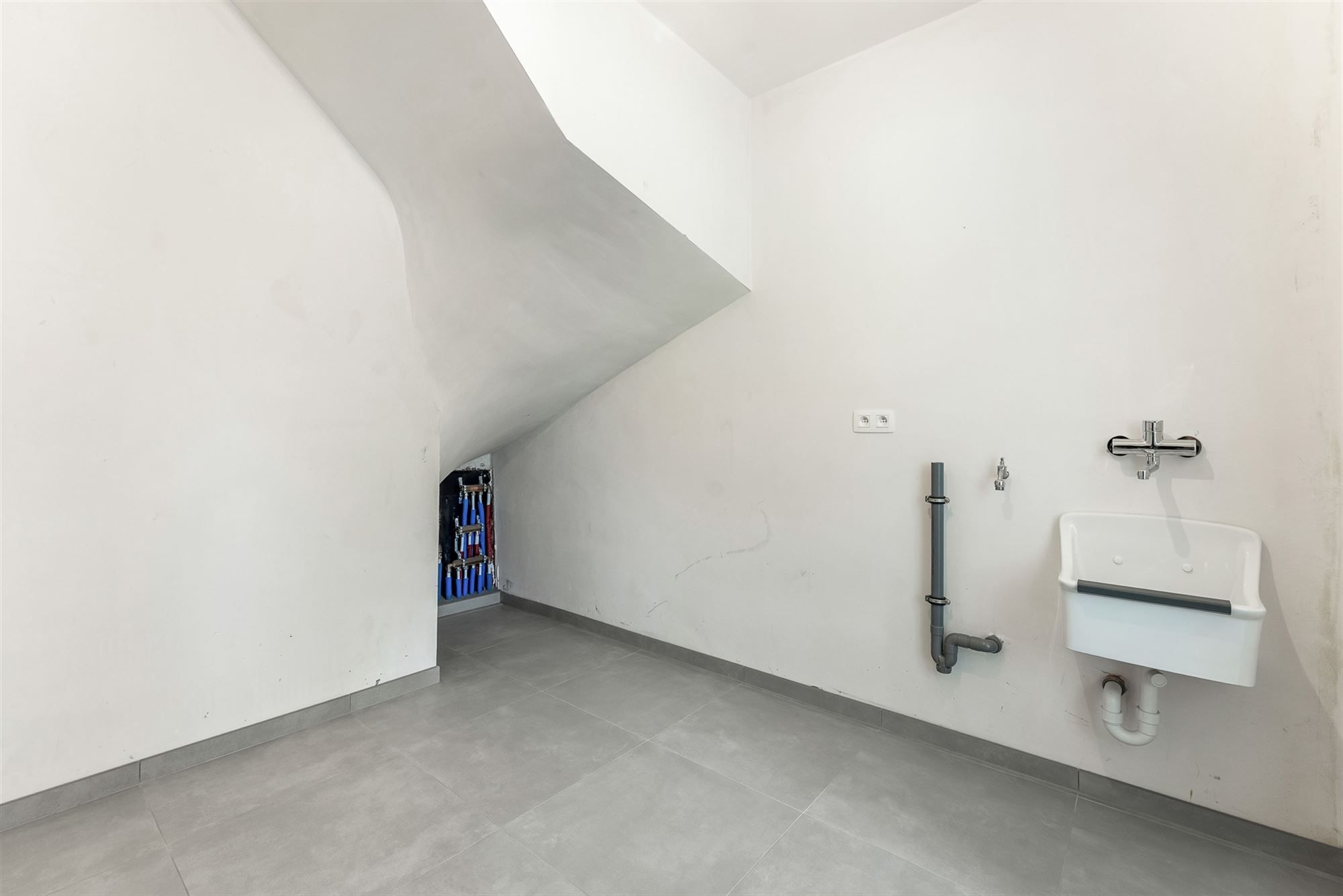 VOLLEDIG AFGEWERKTE NIEUWBOUWWONING IN DOODLOPENDE STRAAT foto 22